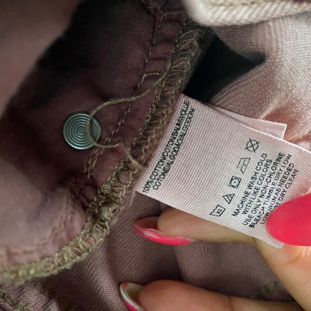 Free people sz 29 burgundy distressed, cut off Jean shorts‎ NWOT - Picture 9 of 9